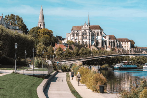 auxerre-depuis-les-quais-de-lyonne-teddy-bear-1600x900